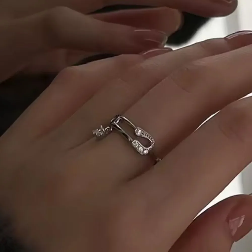 The dangle pin ring in 925 silver